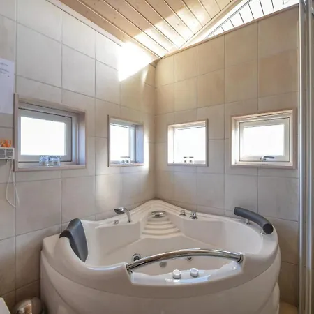 Three-bedroom Holiday In Juelsminde