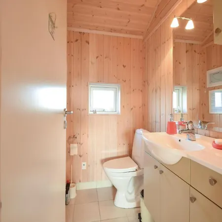 Three-bedroom Holiday In Juelsminde 度假居 *